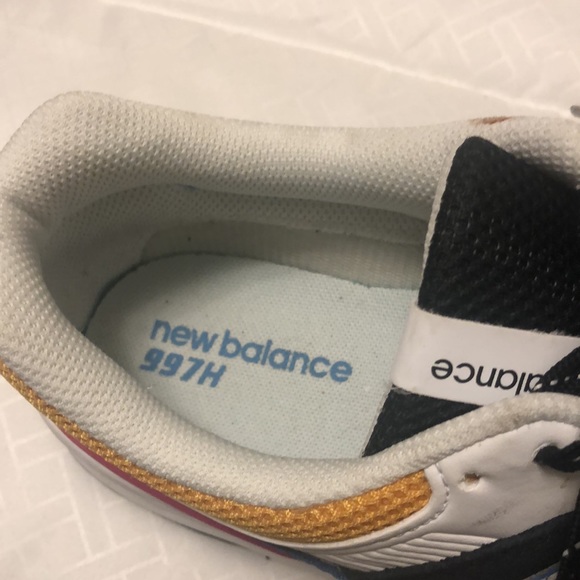 Mens size 10 black new balance sneakers with multi colored accents - Picture 2 of 5